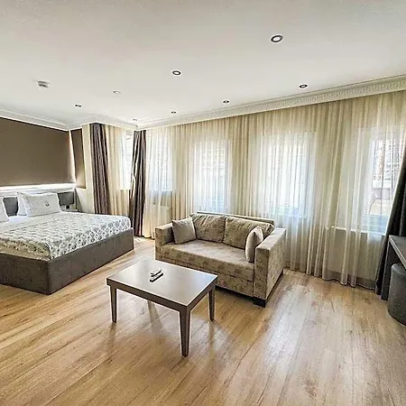 Hotel The House Company 4*