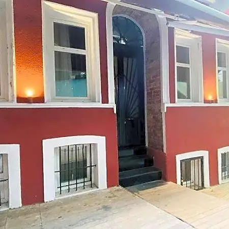 The House Company 4*